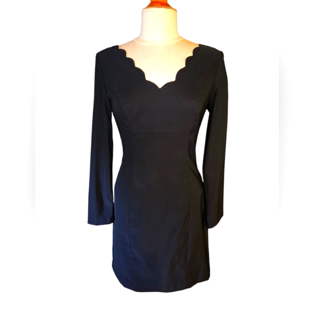 Hugo Buscati Elegant Black Scalloped Dress Form Fitting Great Condition
